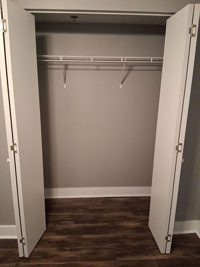 Building Photo - NEW LISTING for Lake Plaza 10th floor unit! Best View in Knoxville - Move in August 13, 2026!