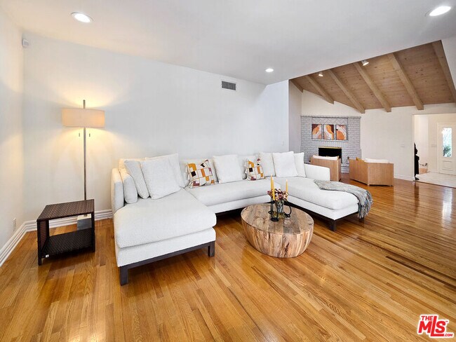 Building Photo - 3690 Crownridge Dr