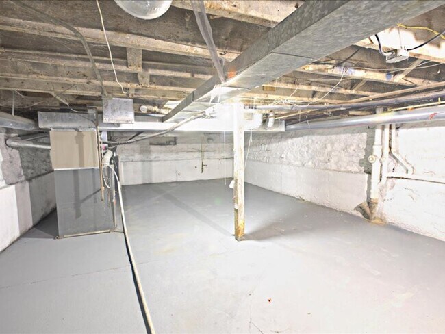 Building Photo - Welcome to 6730 Vermont!