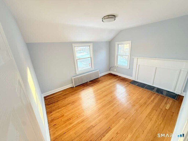 Building Photo - 160 Oakland Pl