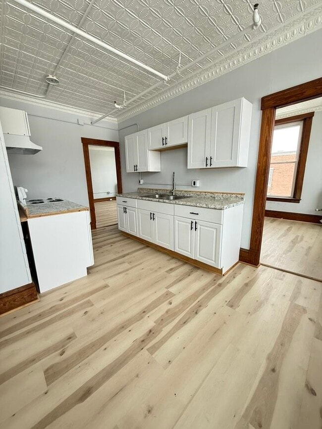 Building Photo - 41-43 Central St