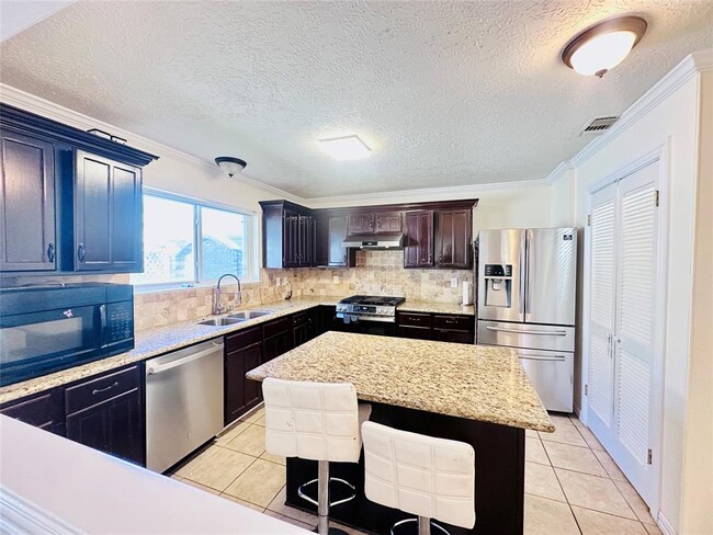 Building Photo - 7419 San Morino Dr