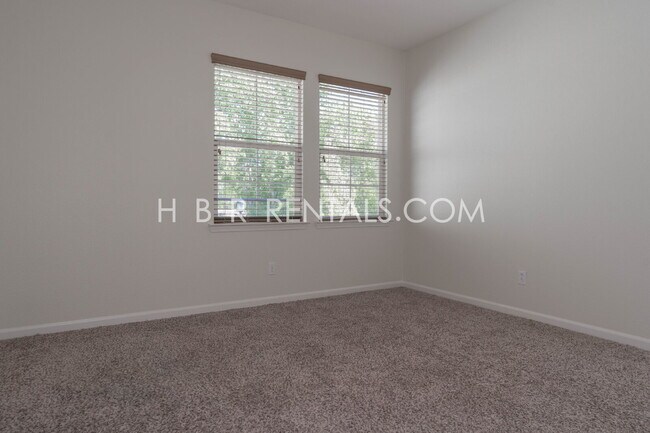Building Photo - 521 S Altura Ct