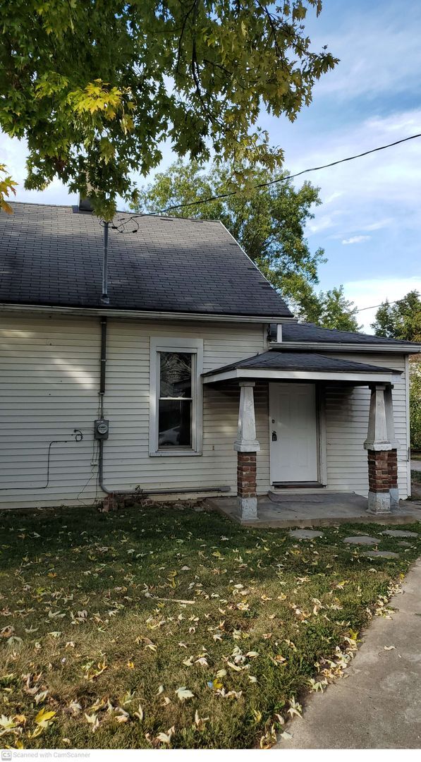 Building Photo - Great 3 bed 2 bath close to everything; more space than you think!