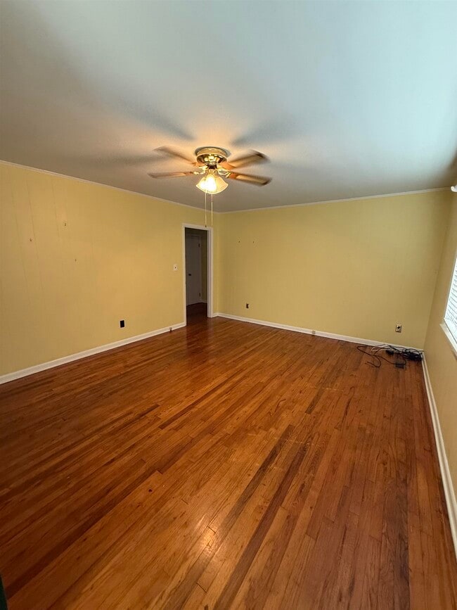 Building Photo - 8 Cottonwood Ave