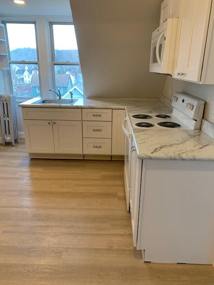 Building Photo - 1035 Hepburn St