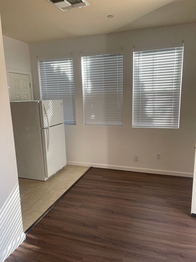 Building Photo - Studio in North East Santa Rosa