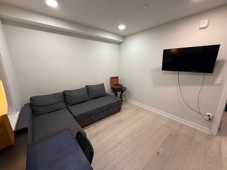 Guest Bedroom - Office - 1355 Bryant St NE