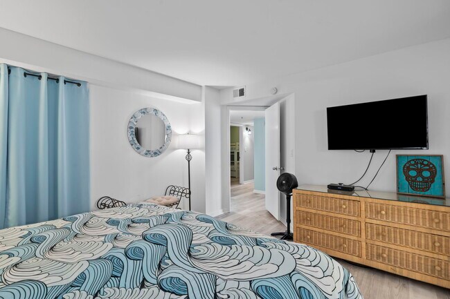 Building Photo - 1425 S Ocean Blvd