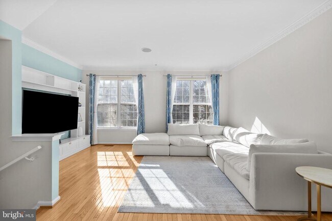 Building Photo - 381 Livermore Ln