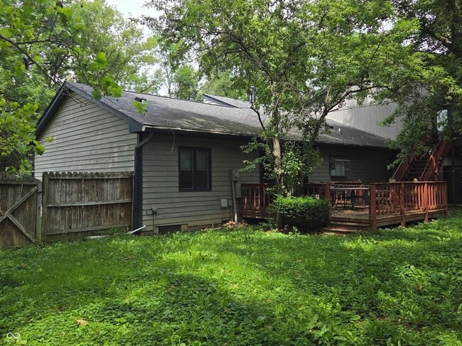 Building Photo - 945 Fox Hill Dr