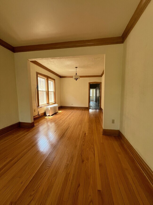 Building Photo - 1114 S Monitor Ave