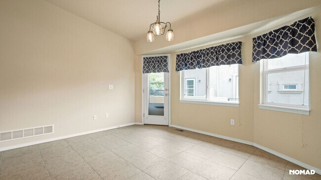 Building Photo - Charming 3BR Townhome in Colorado Springs