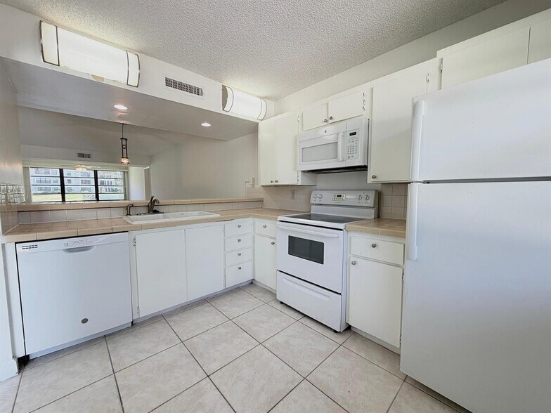Building Photo - 3511 Village Blvd