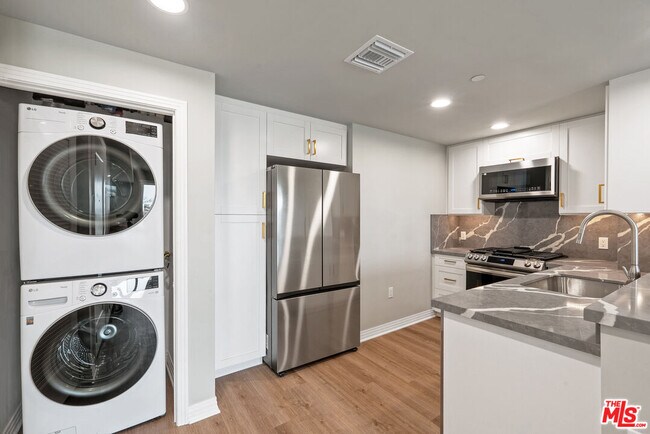 Building Photo - 7428 Santa Monica Blvd