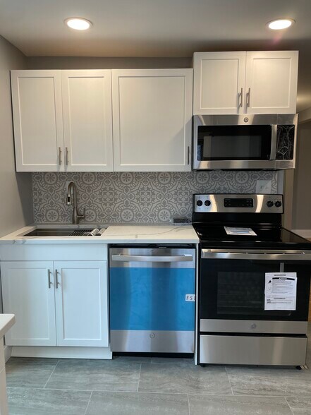 Kitchen - 59 Railroad Ave