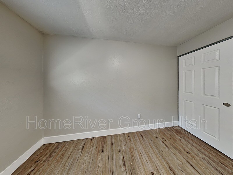 Building Photo - 548 N Redwood Rd