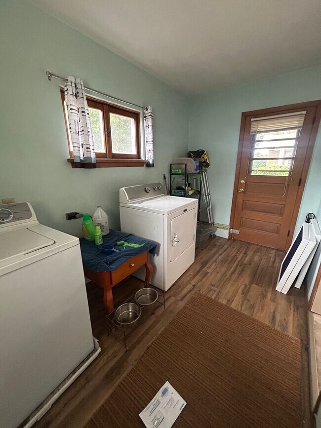 Building Photo - Charming Downtown State College Ranch Home Available August 2026