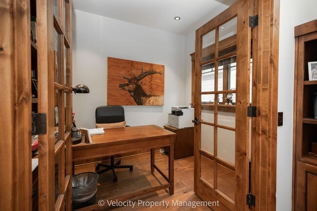 Building Photo - Beautiful Westside Craftsman | Prime Bend Location