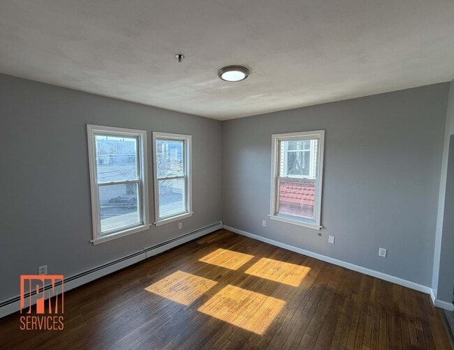 Building Photo - 10 Joyce St