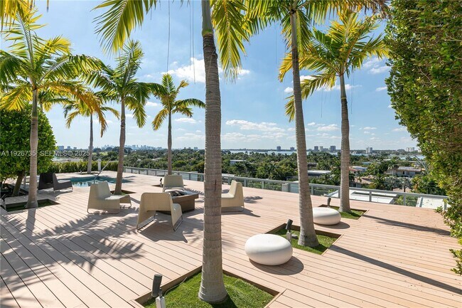 Building Photo - 9940 W Bay Harbor Dr