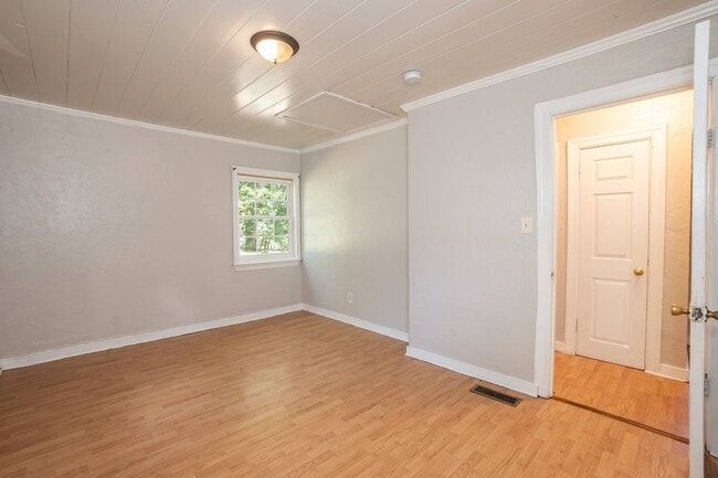 Building Photo - Two Bedroom Home