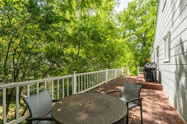 Building Photo - Charming Bungalow in Sunset Hills Neighborhood