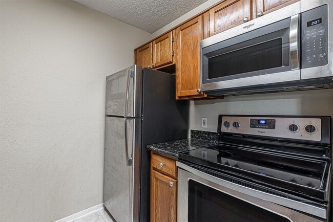 Building Photo - 2121 Hepburn St