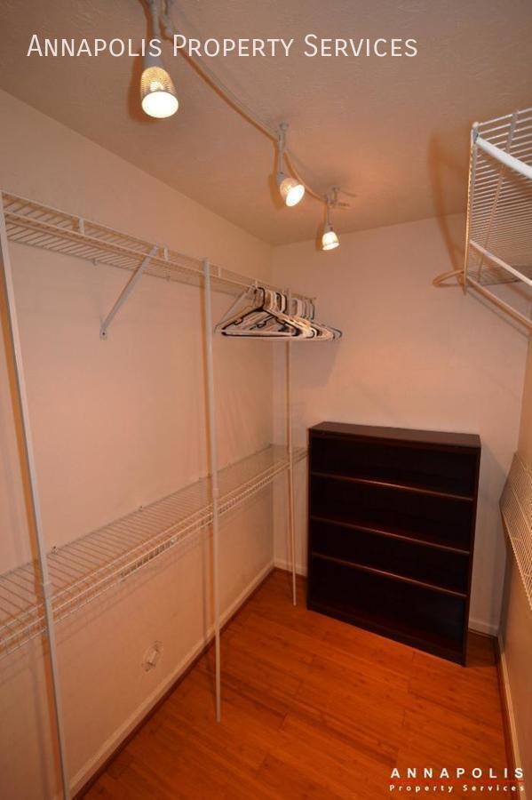Building Photo - 631 Admiral Dr