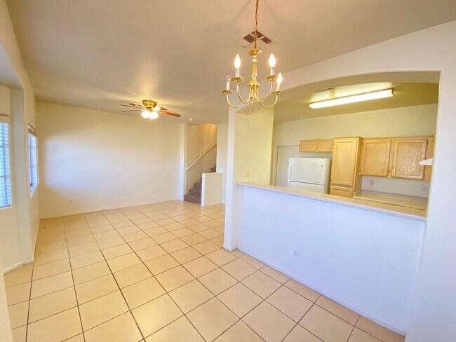 Building Photo - Charming 2 Bed/3Bath/2 Car Garage, Townhom...