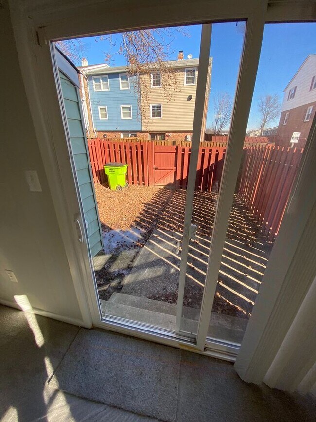 Building Photo - 3033 Sigel Ct