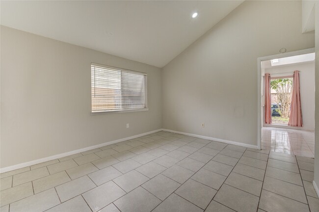 Building Photo - 12327 Fairmeadow Dr