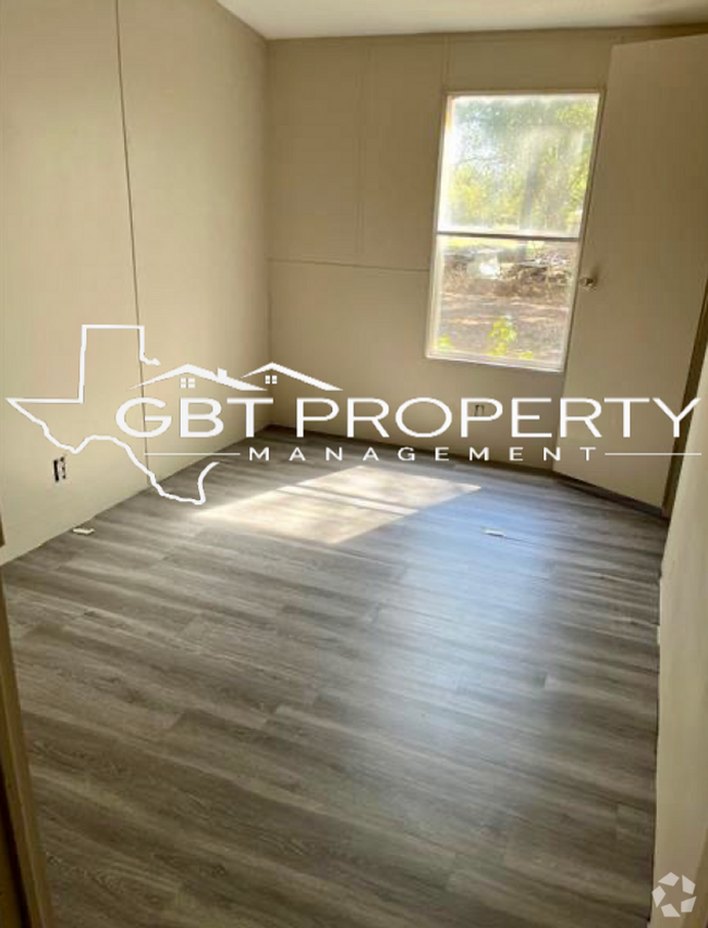 Building Photo - Spacious 3 bed 2 bath single wide on an ov...