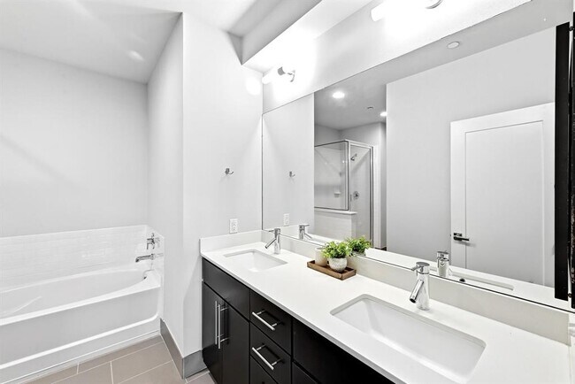 Building Photo - 2801 Dulce Ln