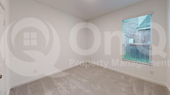 Building Photo - 726 Madrono Dr