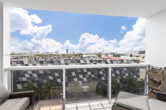 Building Photo - 1800 Sunset Harbour Dr