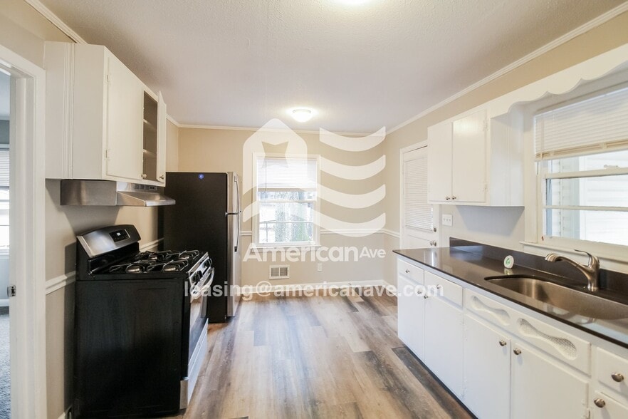 Building Photo - 101 Briardale Ave