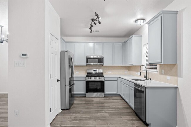 Building Photo - 10208 Laredo Dr