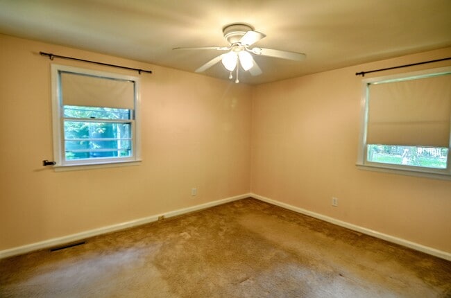Building Photo - Home in Chapel Hill With Huge Yard!