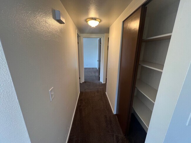 Building Photo - **Move in Special-1/2 off first month**