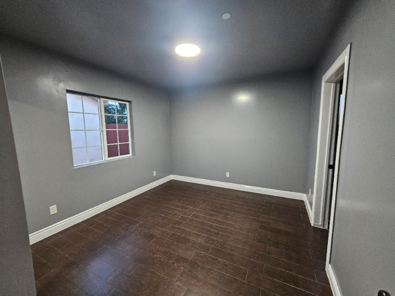 Building Photo - 2811 N Wilmington Ave