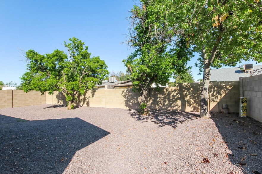 Building Photo - 11239 N 65th Ave