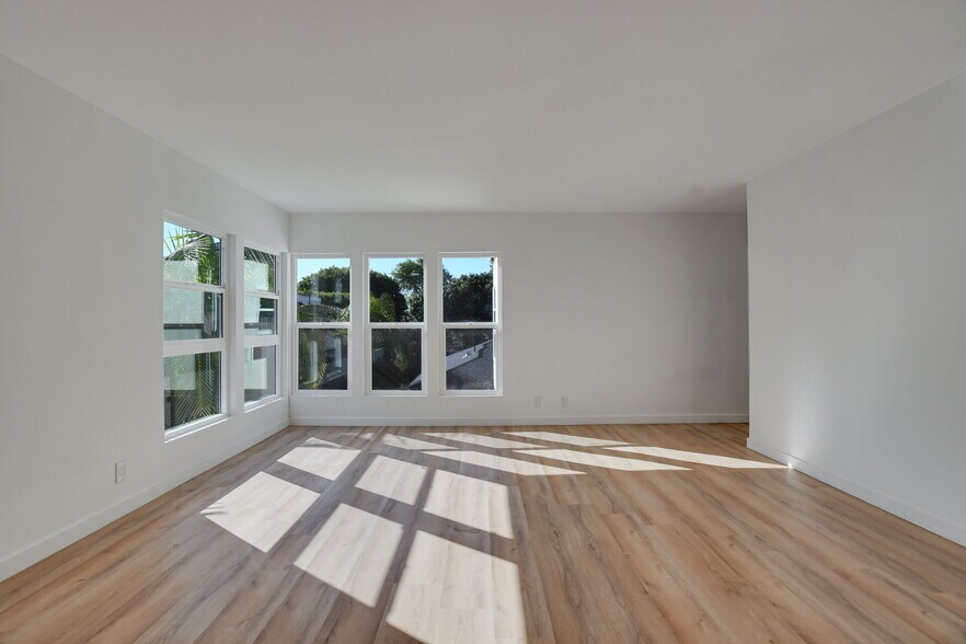 Building Photo - 2005 21st St