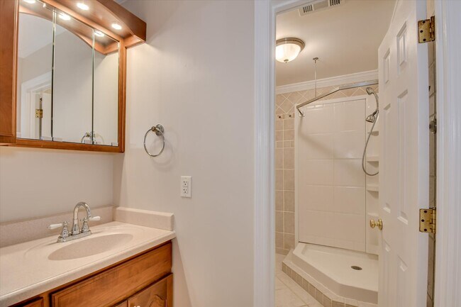 Building Photo - 106 Riverbend Dr