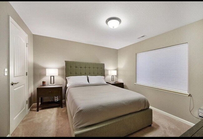 Building Photo - FULLY FURNISHED Northgate 3 Bed & Office near AFA