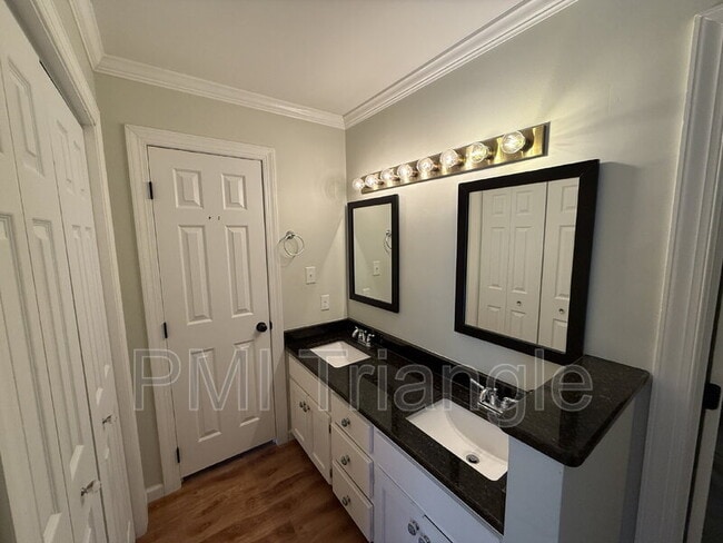 Building Photo - 4301 Ellinwood Dr
