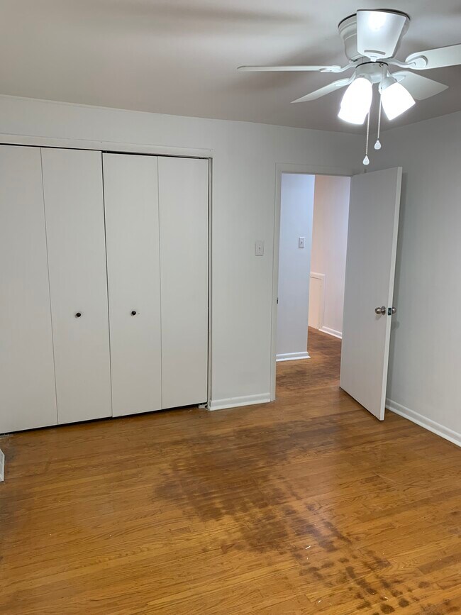 Building Photo - 5489 Vicaris St