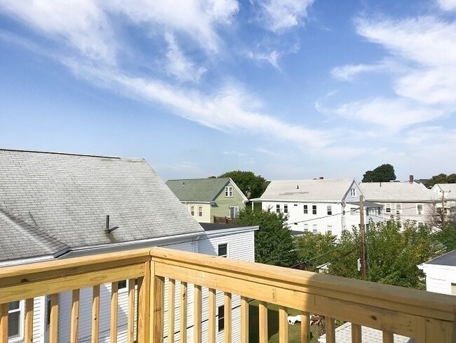 Building Photo - 1020 Fellsway