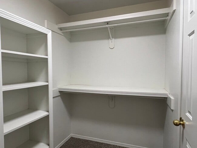 Building Photo - AVAILABLE NOW! Nixa 3 Bedroom, 2 Bathroom