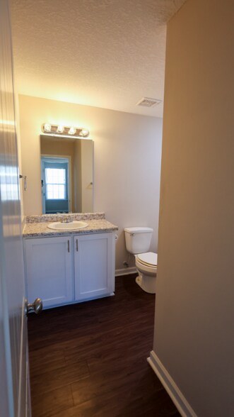 Building Photo - 122 Villa Rd